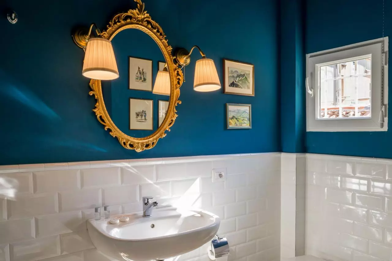 Apartment 803 bathroom