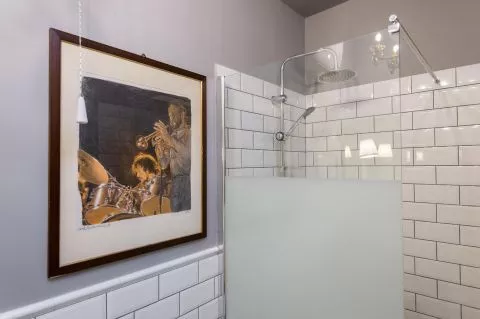 Apartment 805 bathroom