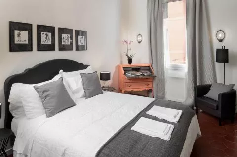 Apartment 805 bedroom