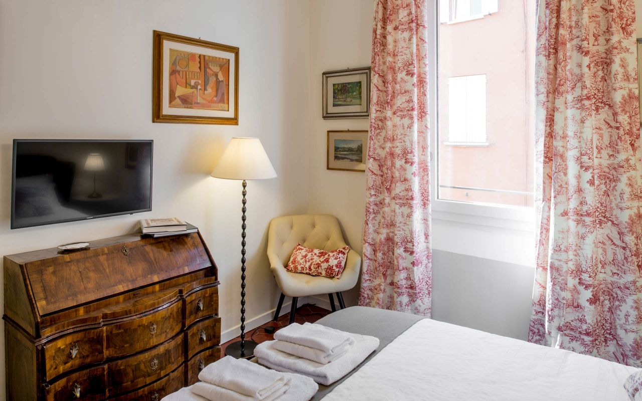 Apartment 806